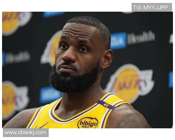 詹姆斯积极恢复训练全力备战下赛季展现强大决心与斗志