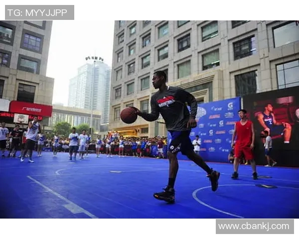 里夫斯精准助攻戴维斯飞身暴扣点燃全场激情