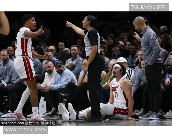 鲍威尔：替补表现出色让对手打得举步维艰 我们离不开他们的火力