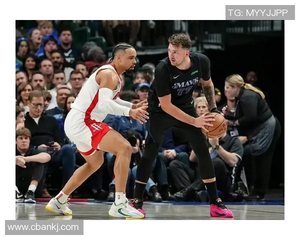 狄龙赛后逐一握手火箭球员，最后一个离场